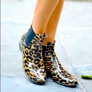 J Crew Chelsea Leopard Rain Boots, size 8